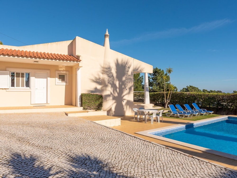 Lively Holiday Home in Albufeira With Private Pool 500m From the Beach view 5
