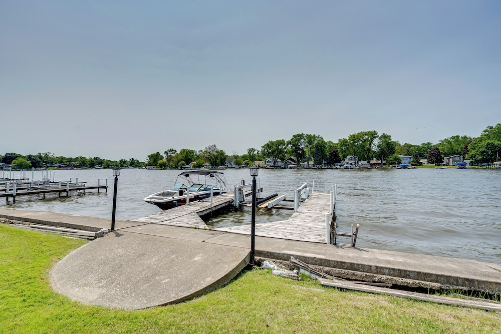 Riverfront Retreat w/ Dock & Kayaks in Mchenry