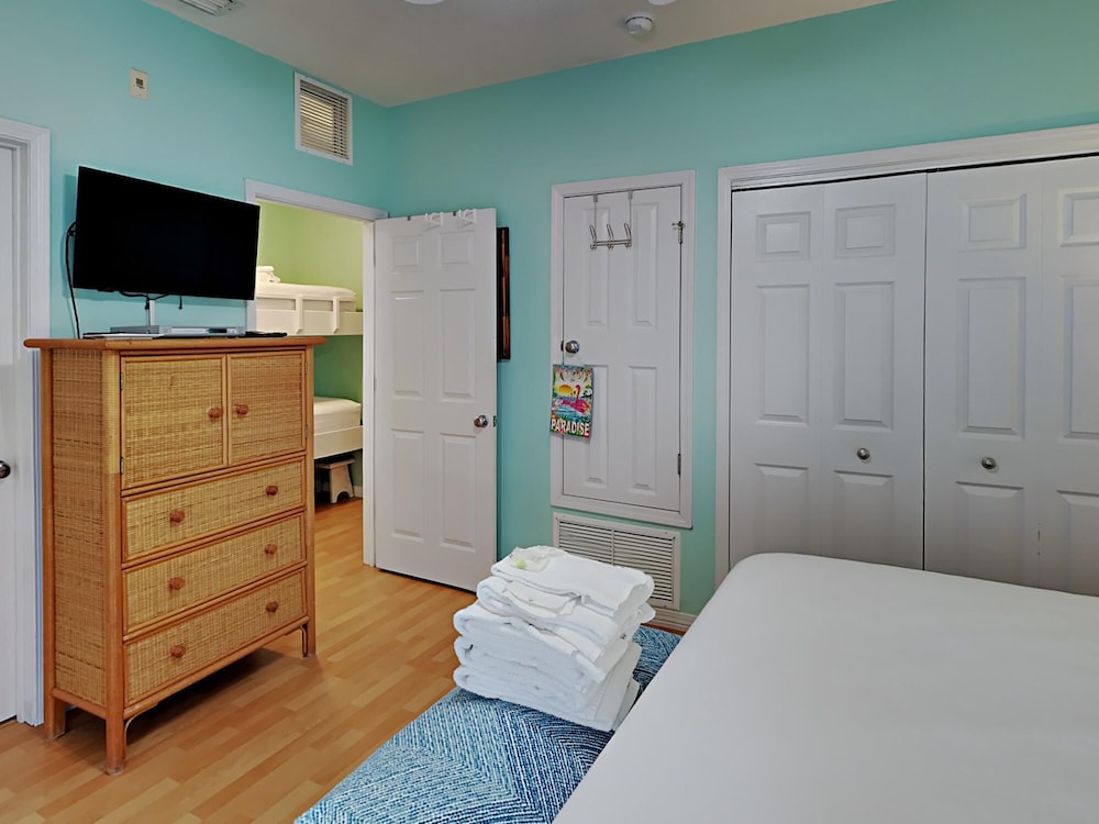 Sunset Cottages #1A by Southern Vacation Rentals view 4