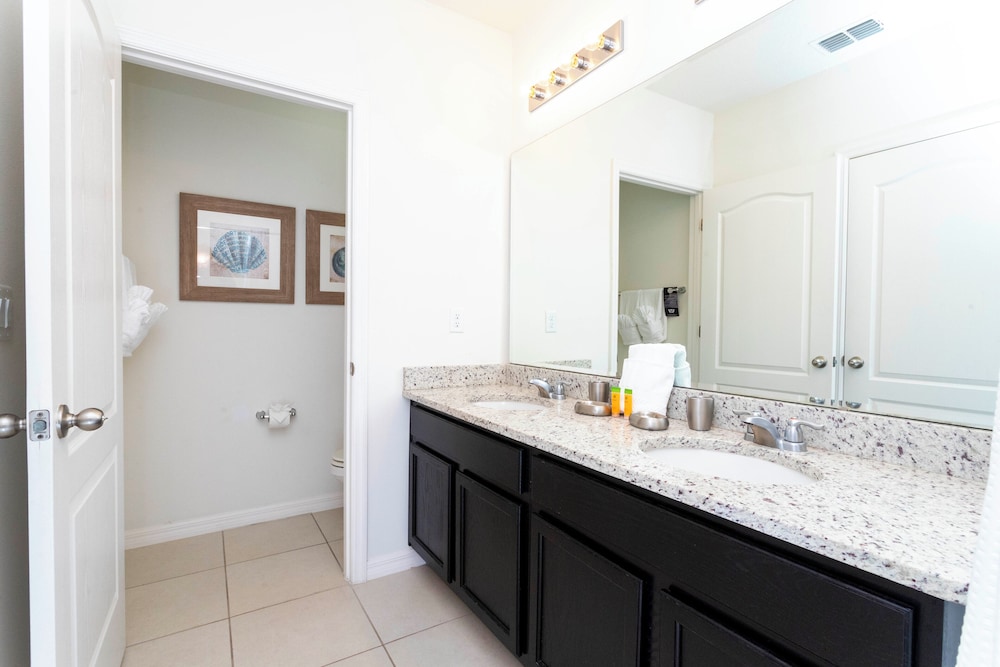 Marvelous 7 Bd w/ Pool Close to Disney @ Solterra 6086