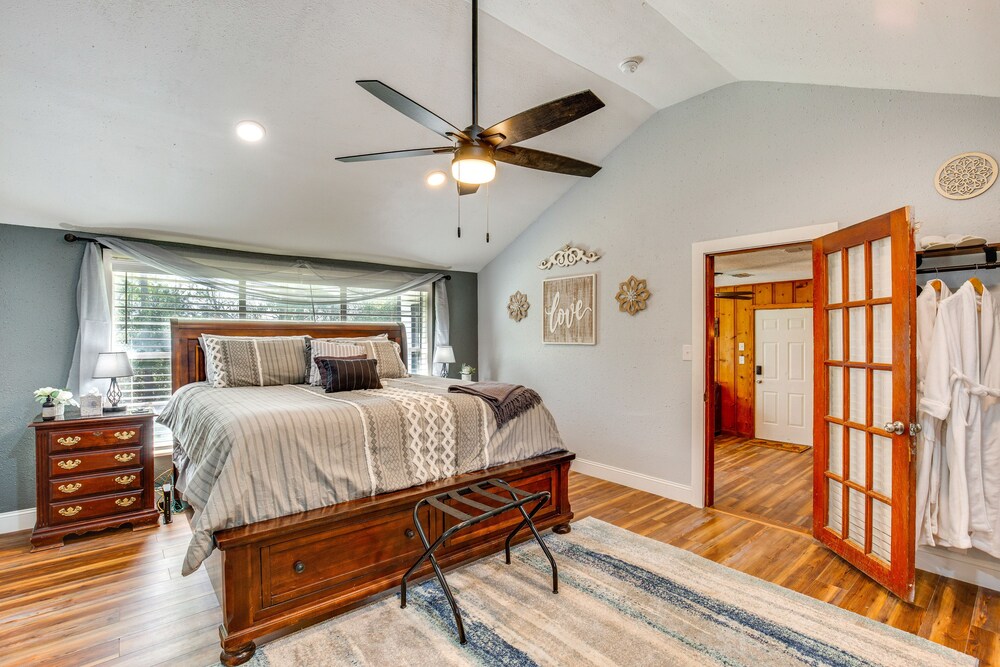 Grapeland Farm Retreat w/ Pool, Grill Fire Pit - Property Image 28