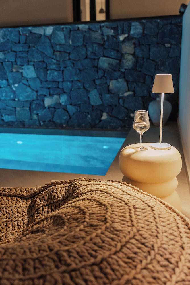 Erthā Suites with private pools