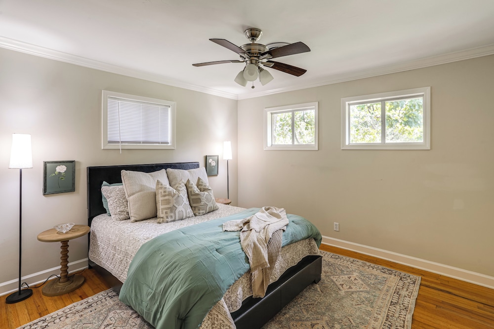 < 1 Mi to Ole Miss & The Grove! Charming Getaway