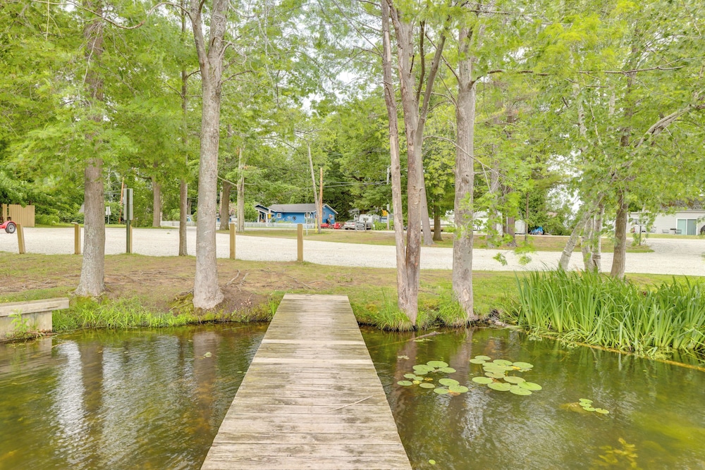 Walk to Lake Hamlin: Cottage Near Boat Launch