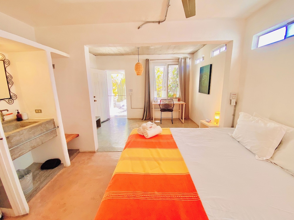 Perro Surfero Hotel Boutique - Todos Santos, BCS