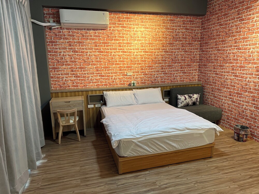 Photo 8