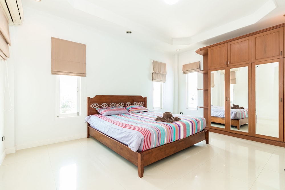 Tewaree Villa - Pattaya Holiday House Walking Street