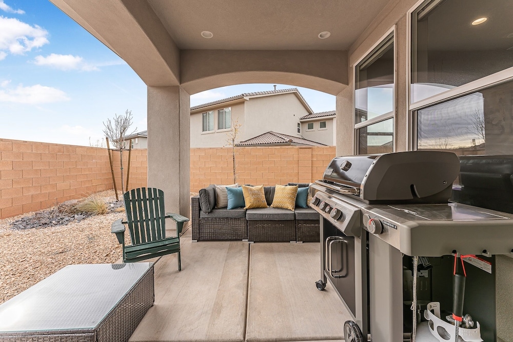 Desert Rose Hideaway 5 Bedroom Home