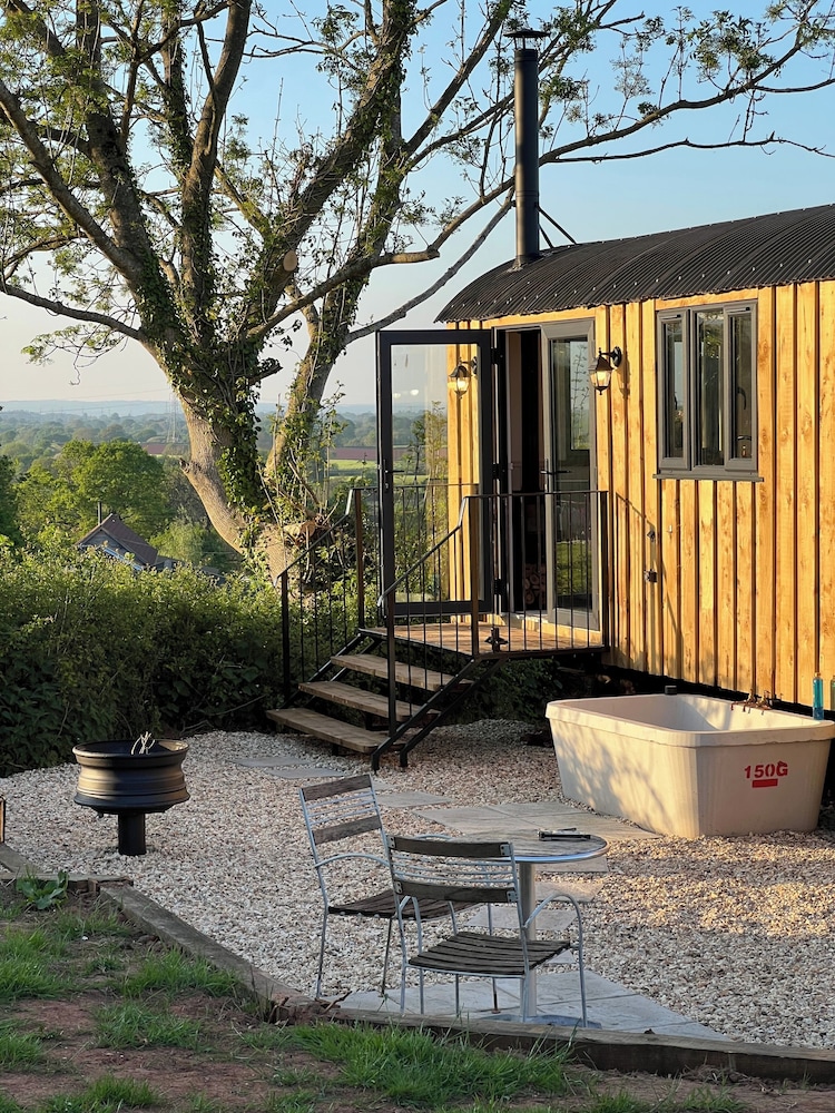 Whimple Shepherd Hut, Sleeps 2, Wood Fire & Garden