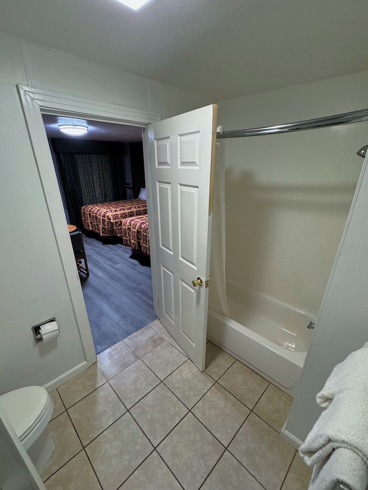 Country Inn Motel - Property Image 8