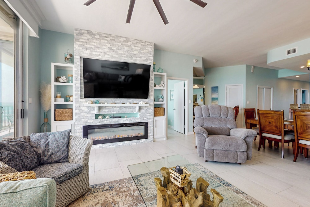 Gorgeous 3BR Penthouse w/ Lanai Facing the Gulf
