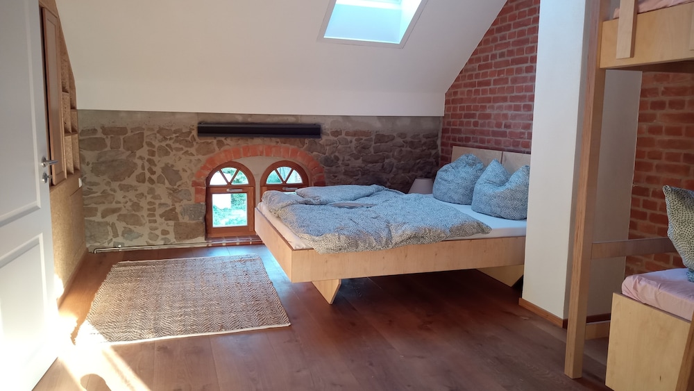 Ab 1 Person: Rittergut mit Kamin, Fasssauna und mehr Nähe Sächsische Schweiz Dresden