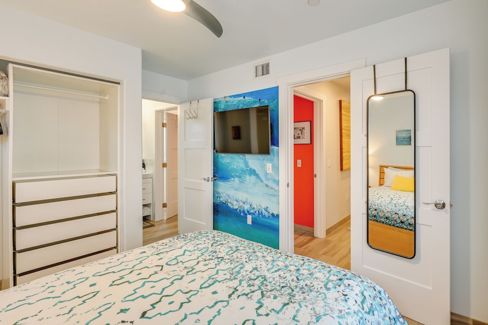 Sunny San Diego Home w/ Patio - Steps to Beach!