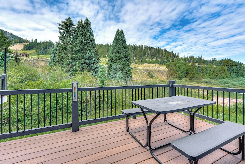 Ski-in/ski-out Gemini Lift Access! Home w/ Hot Tub