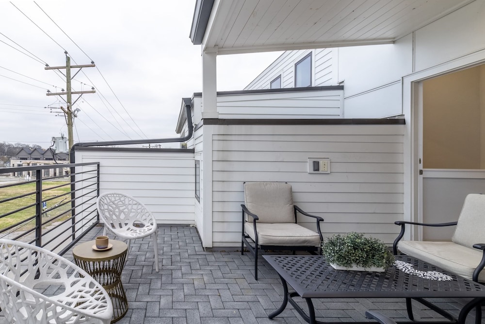 Monty by Avantstay 4bdr 4BA Balcony w Outdoor Seating 5mins to DT