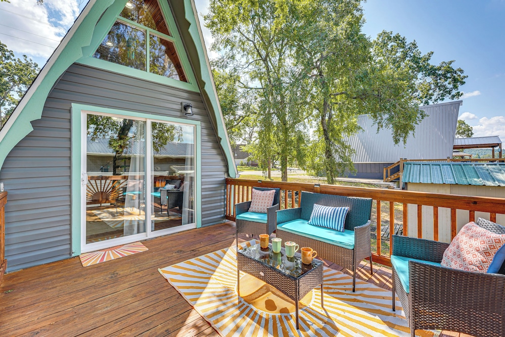 Cozy Cabin w/ Deck & Boat Launch Access in Lampe!