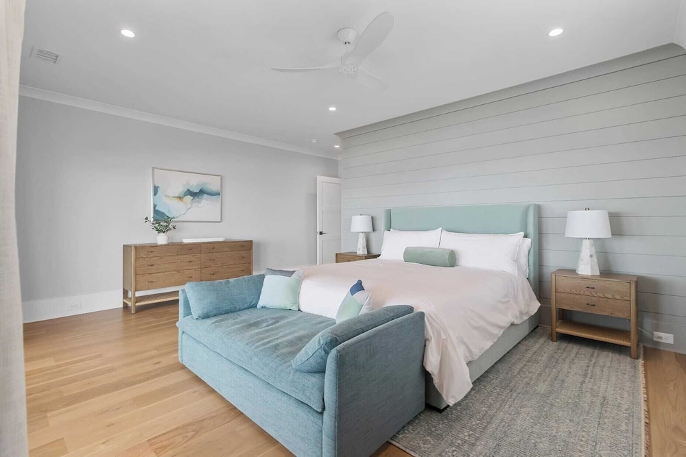 712 Ocean Blvd by Avantstay New Construction w/ Pool, Game Zone, Private Beach Access, and Oceanfront Views