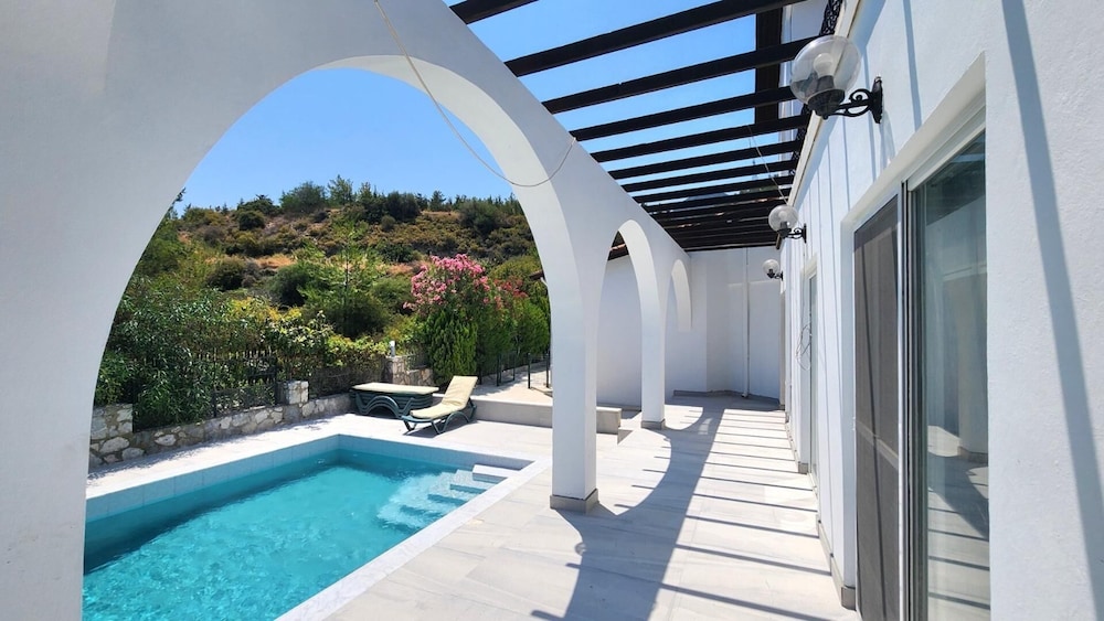 Beautiful Villa Within Easy Distance to Attraction