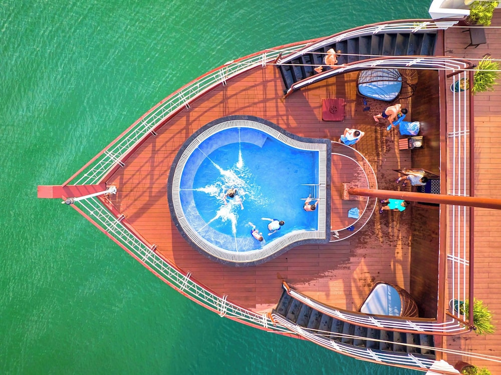 Le Journey Elegance Cruise on Lan Ha Bay