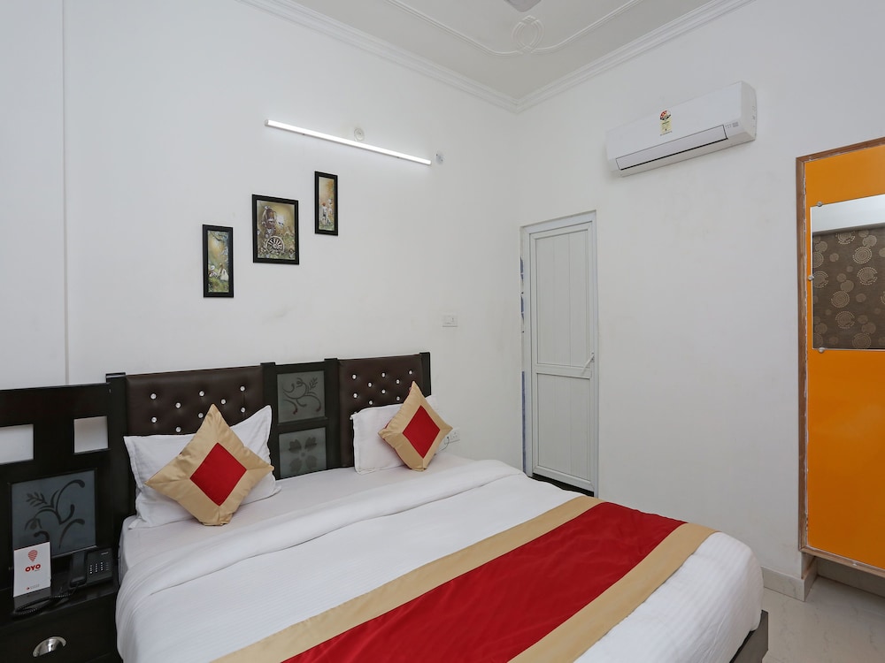 OYO 11306 SS Hotel