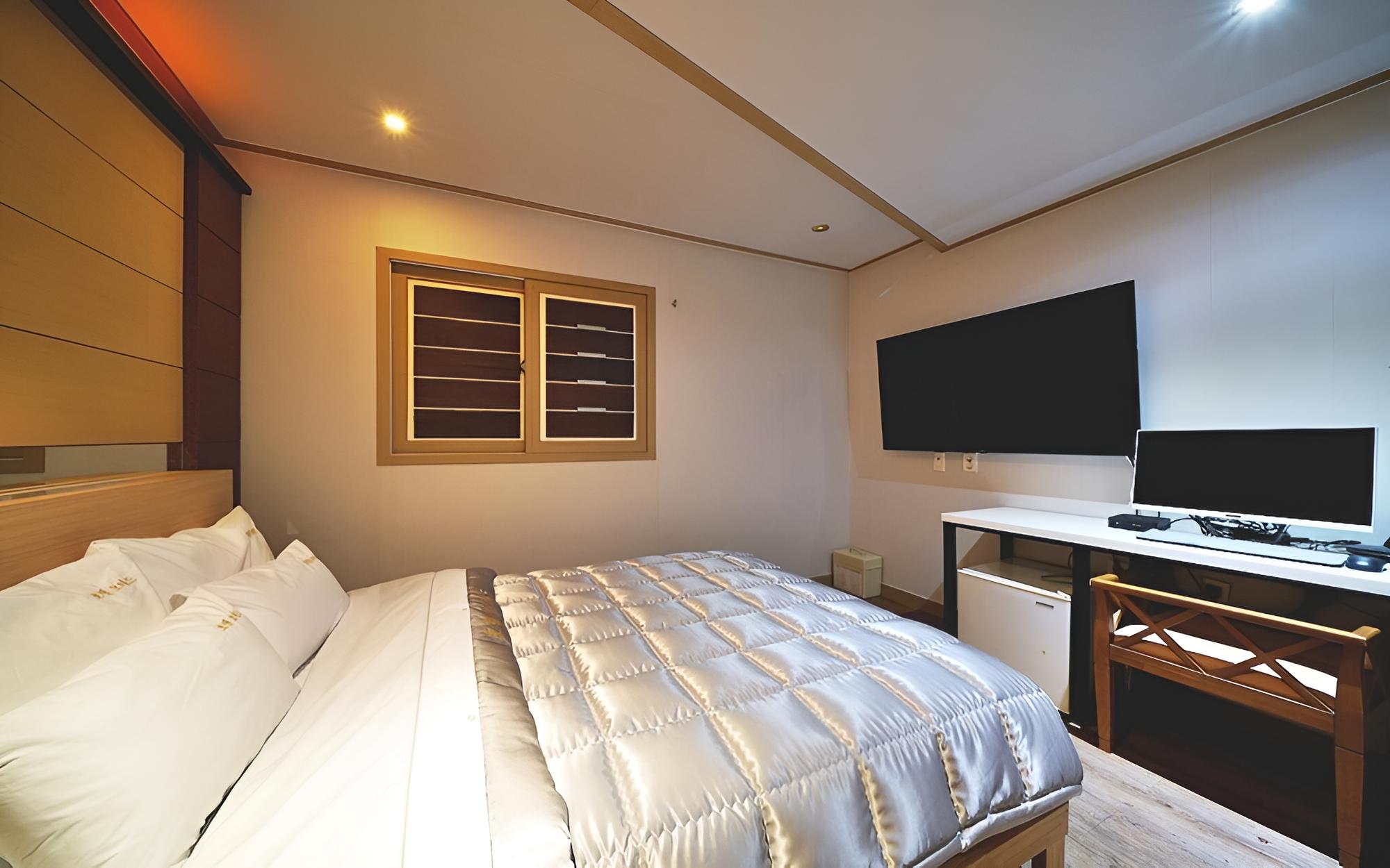 Tongyeong Omad Hotel view 2