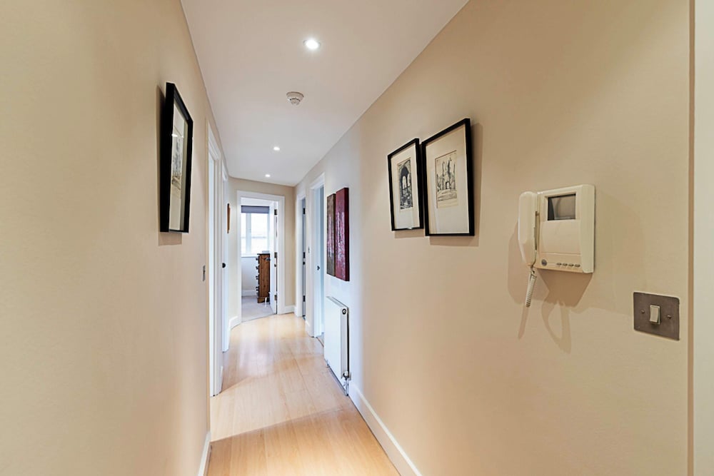 Beautiful Two Bedroom Abode Near Baker Street