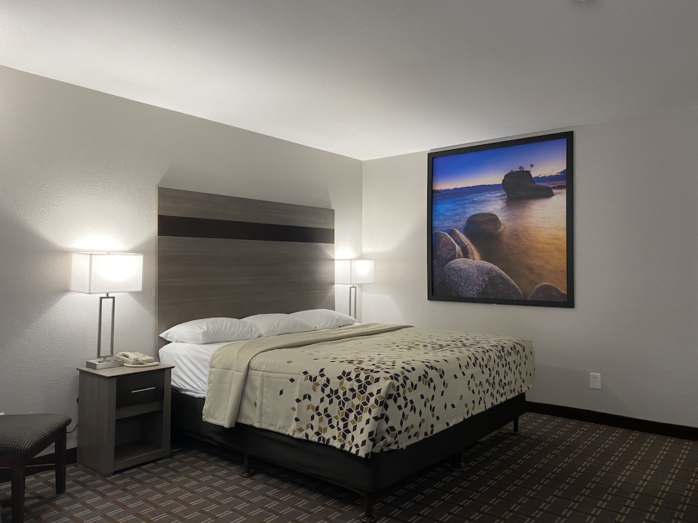Lake Tahoe Vacations - High Country Lodge - Property Image 14