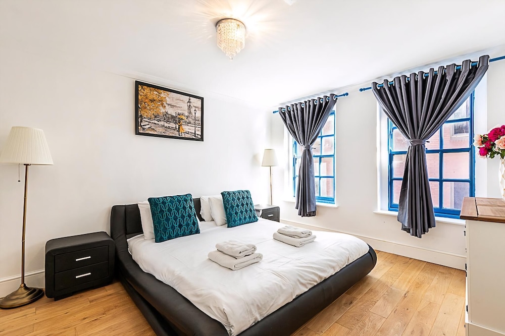 Spacious 4-bed House Near Liverpool St