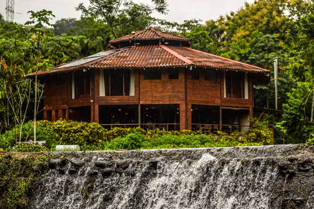 Macaw Lodge