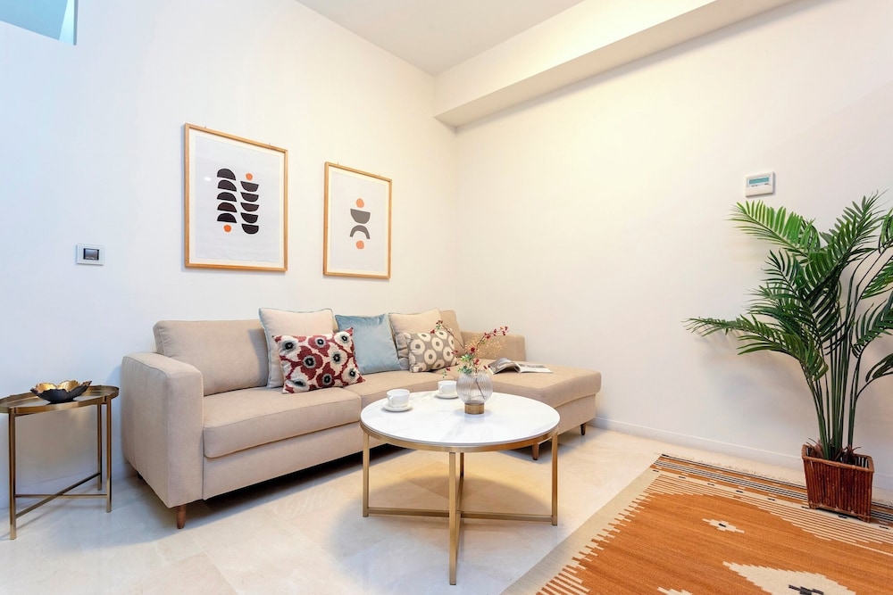 Exclusive Apartment 5BD in Seville. Carlos V