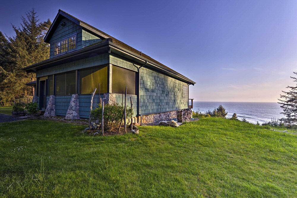Forested Gold Beach House w/ Panoramic Ocean Views view 4