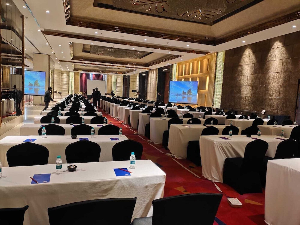 meeting & event spaces