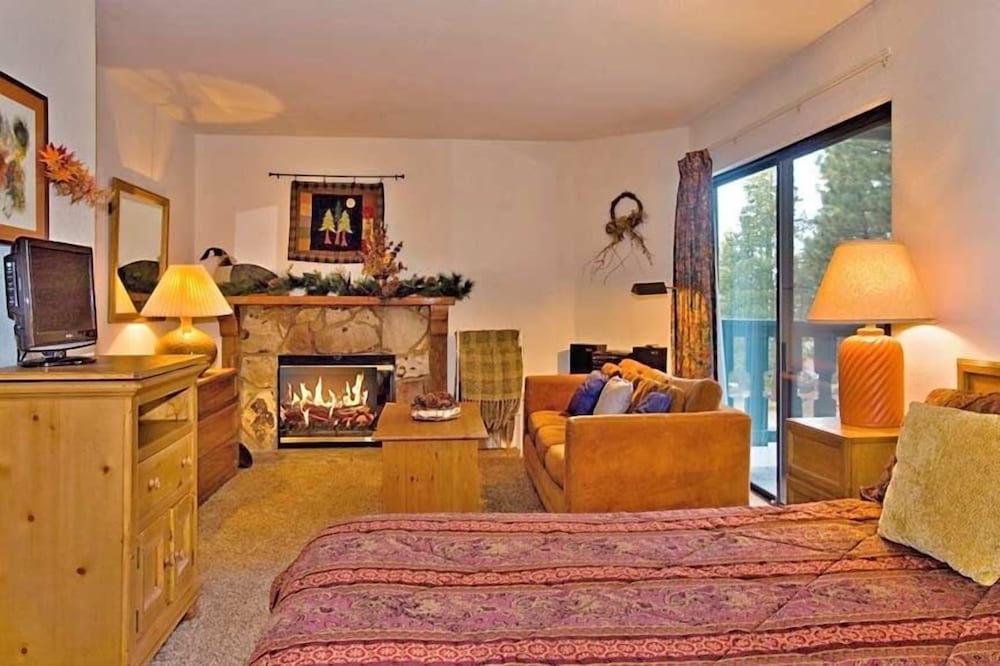 3407 Pine Hill 2 Bedroom Home by RedAwning view 5