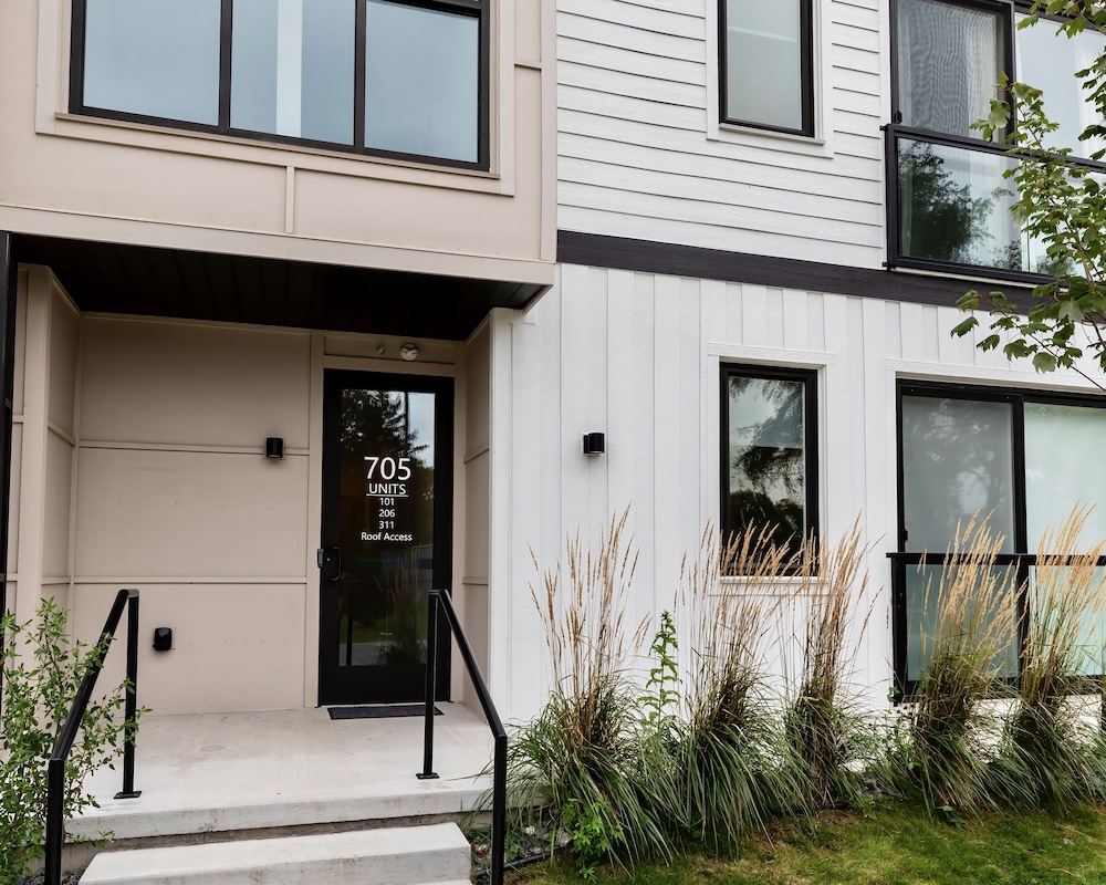 Hotel Traverse City Escape - Image 1