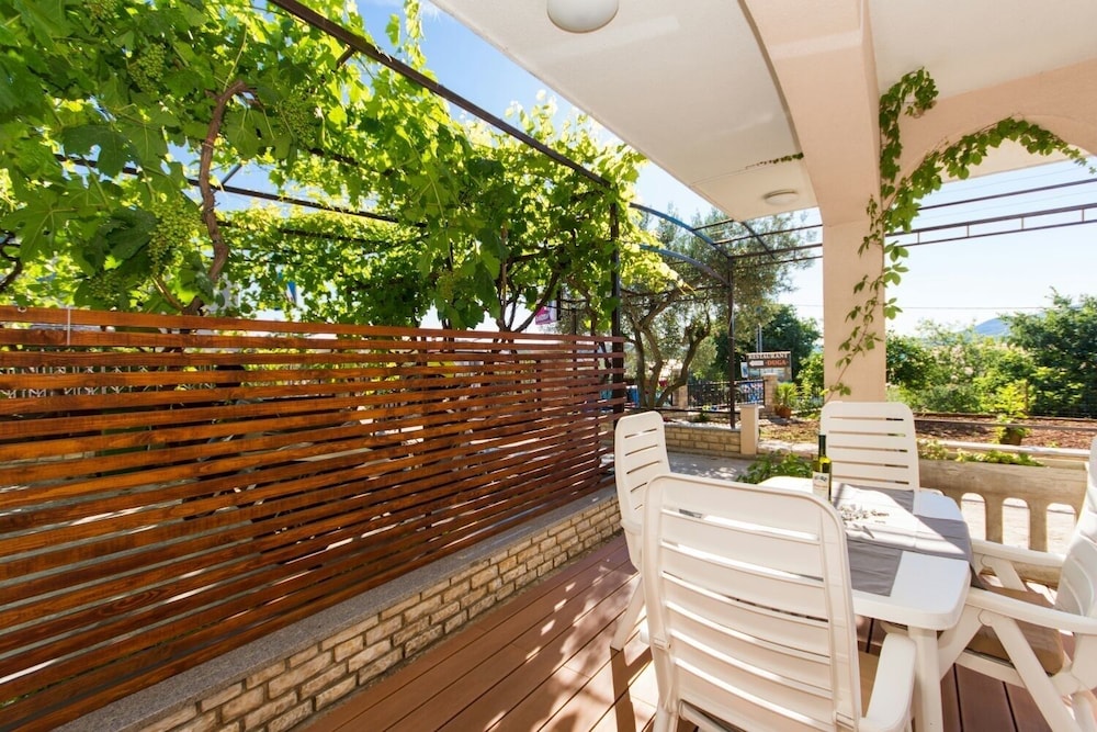Bareta - 50m From the sea - A2