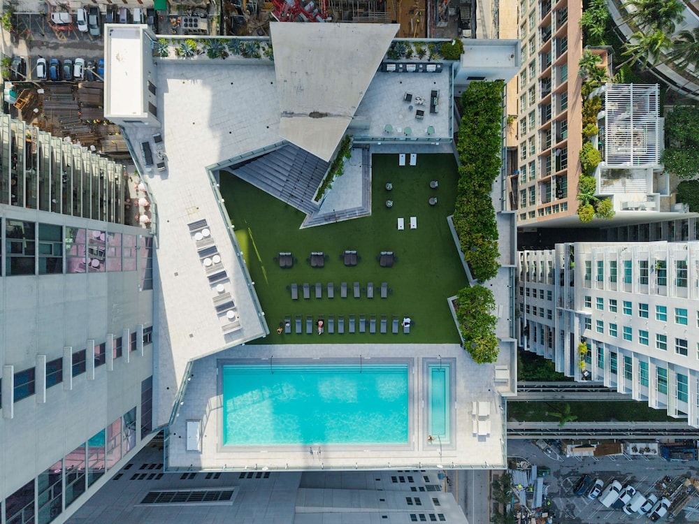 CBD Luxepad Penthouse Studio 1 King Bed Gorgeous Bay Views Pool Hottub Gym Restaurants