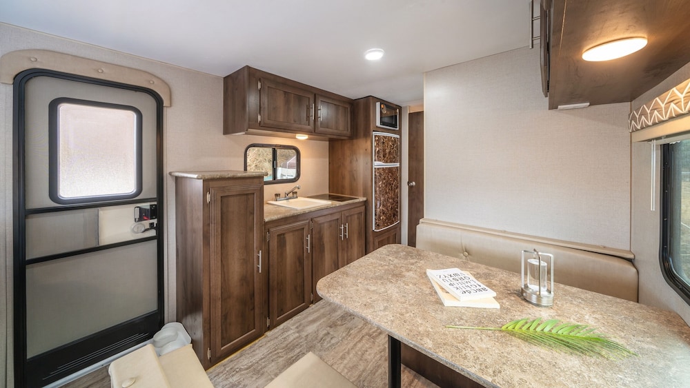 Goseong Hoostay Caravan Pension