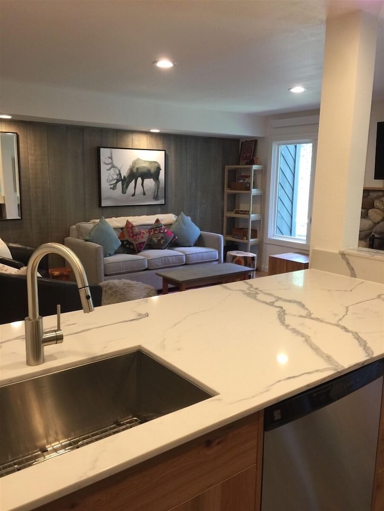 Sv121 - Walk to Lifts & Town - Hot Tub & Pool