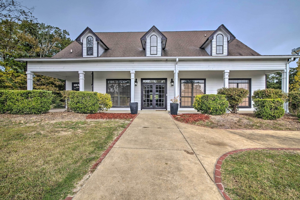 Starkvegas Clubhouse ~ 2 Mi to MSU Campus!
