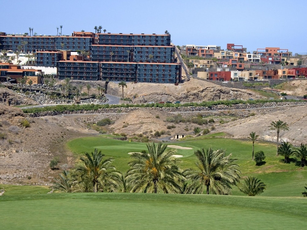 Villa With Private Pool in the Golf Resort