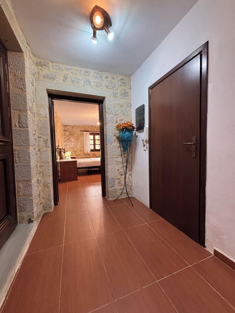 Electra Stone Suite