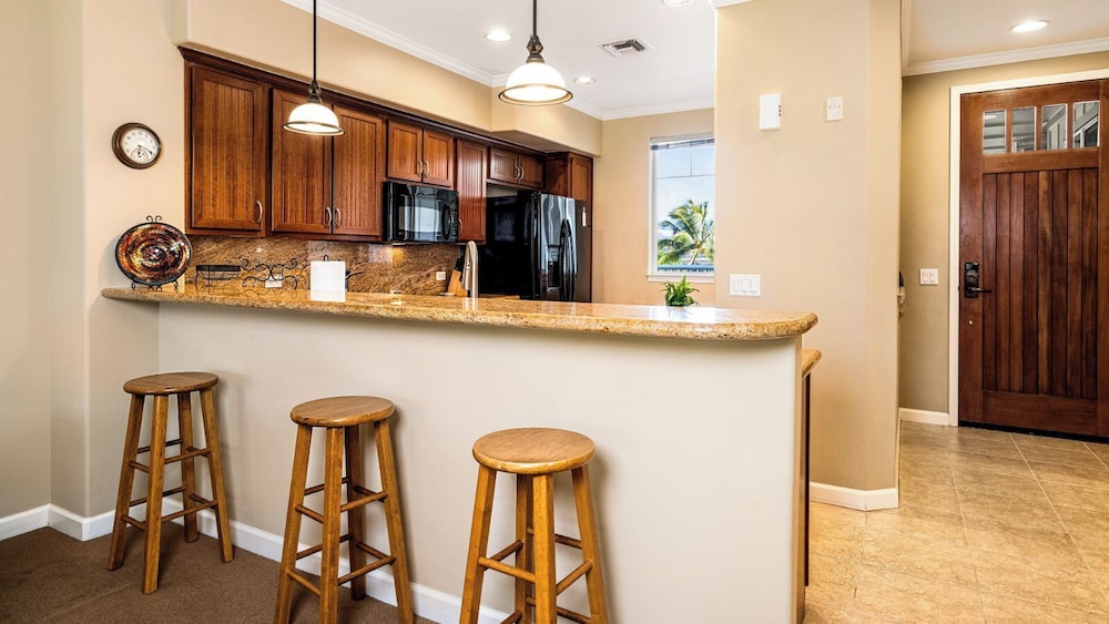 Family & Couples' Fun - Golf, Mountain & Lake Views + Walk to Dining & Beach - Vrkcv