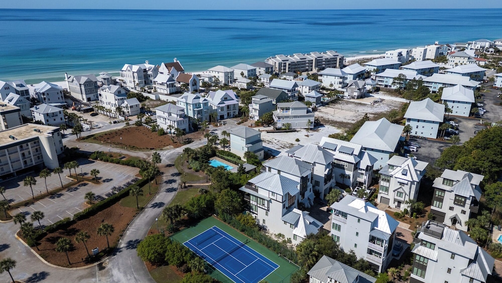 5BR Sleeps 14 in Seagrove Beach, Golf Cart, 6 Bikes, Pool + Free Attractions!