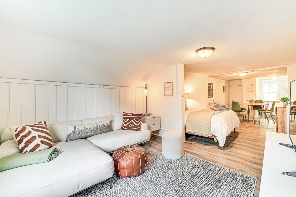 1 Mi to Vineyard: Serene Berkshires Country Escape