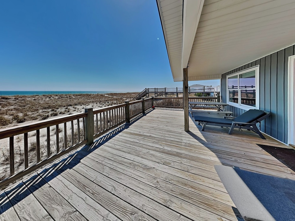 Sea Paradise Cottage by Topsail Realty