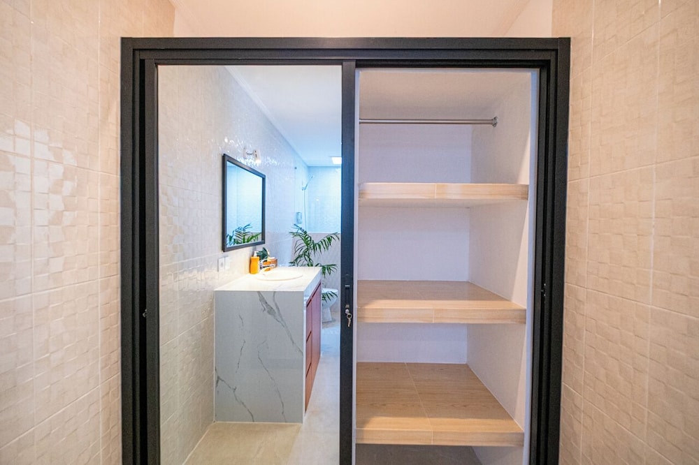 Crystal Flow Guest House & Apartment Canggu