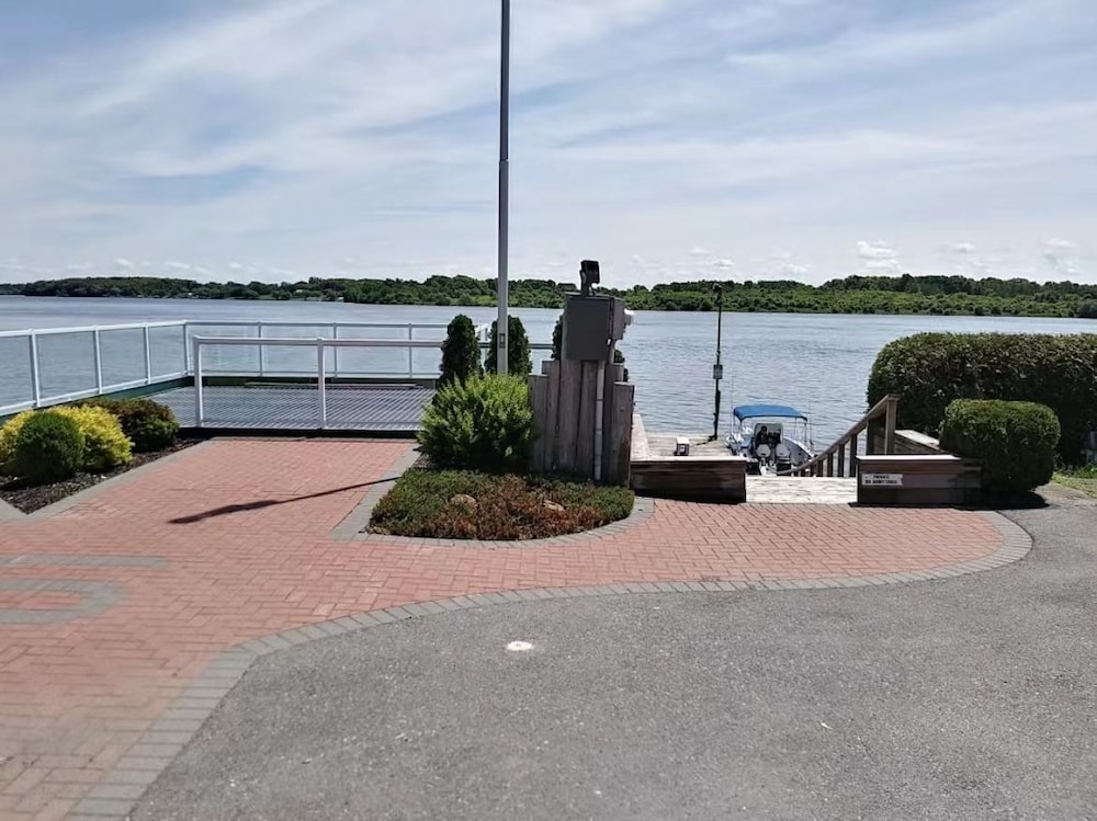 Cornwall Vacations - Monte Carlo Motel - Property Image 7