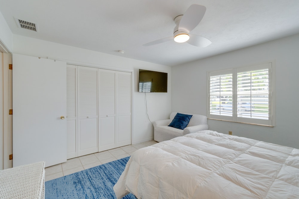 Sarasota Home w/ Pool: 4 Mi to Siesta Key Beach!