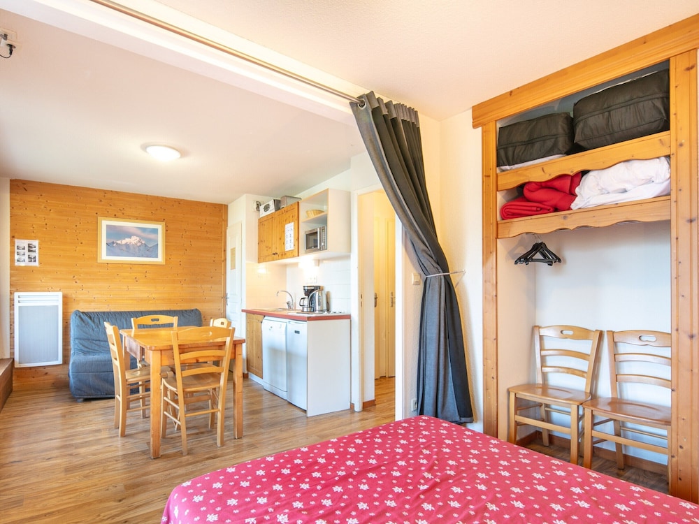 Serene Alpine Stay for 6 Guests