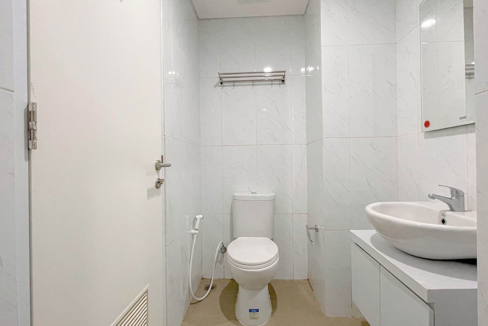 Grey Toned 1Br Apartment Tamansari Skylounge Makassar